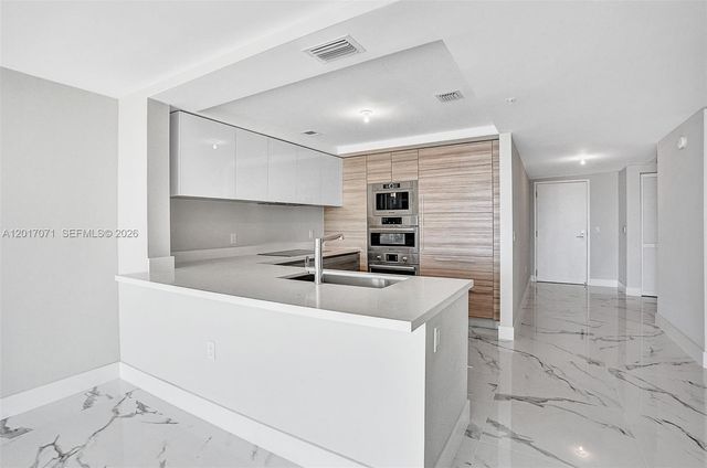 330 Sunny Isles Blvd 5-2205, Sunny Isles Beach, FL 33160