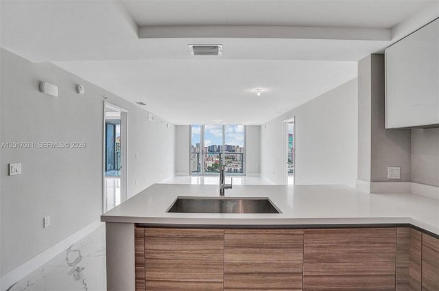 330 Sunny Isles Blvd 5-2205, Sunny Isles Beach, FL 33160