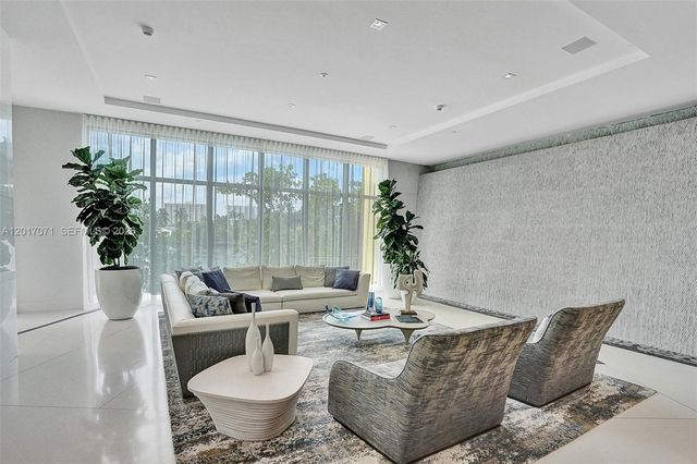 330 Sunny Isles Blvd 5-2205, Sunny Isles Beach, FL 33160