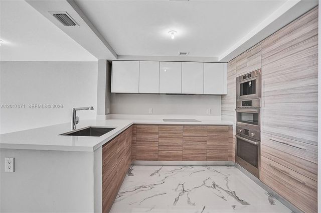 330 Sunny Isles Blvd 5-2205, Sunny Isles Beach, FL 33160