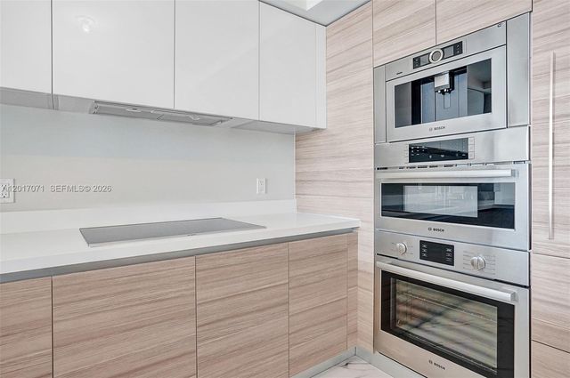 330 Sunny Isles Blvd 5-2205, Sunny Isles Beach, FL 33160
