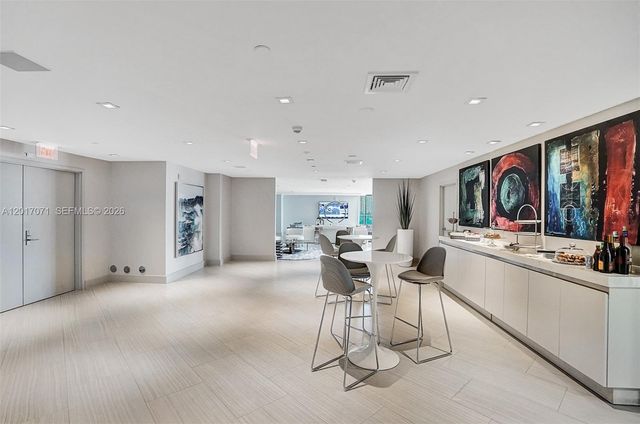 330 Sunny Isles Blvd 5-2205, Sunny Isles Beach, FL 33160