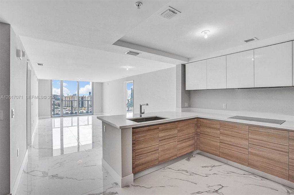 330 Sunny Isles Blvd 5-2205, Sunny Isles Beach, FL 33160