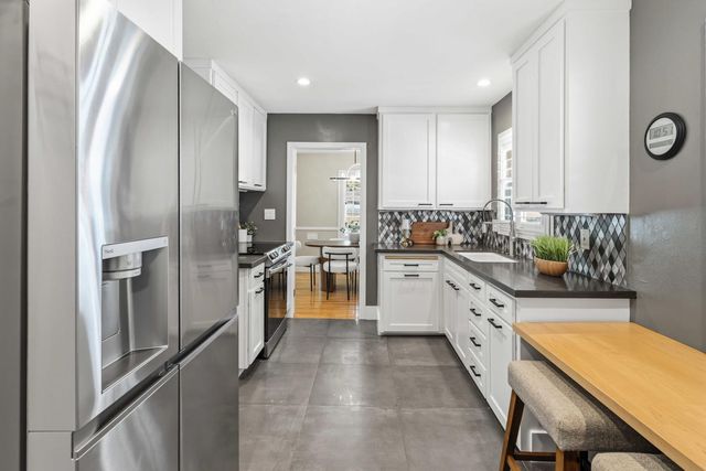 4913 Helen Way, Sacramento, CA 95822