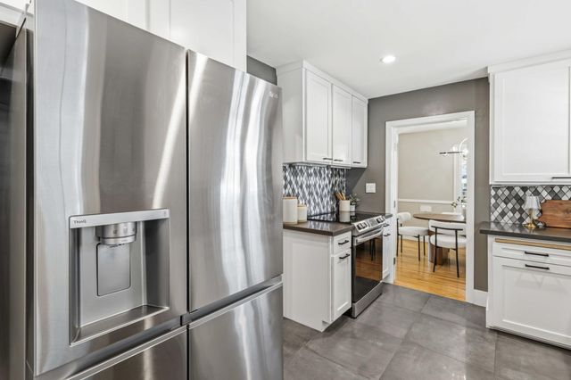 4913 Helen Way, Sacramento, CA 95822