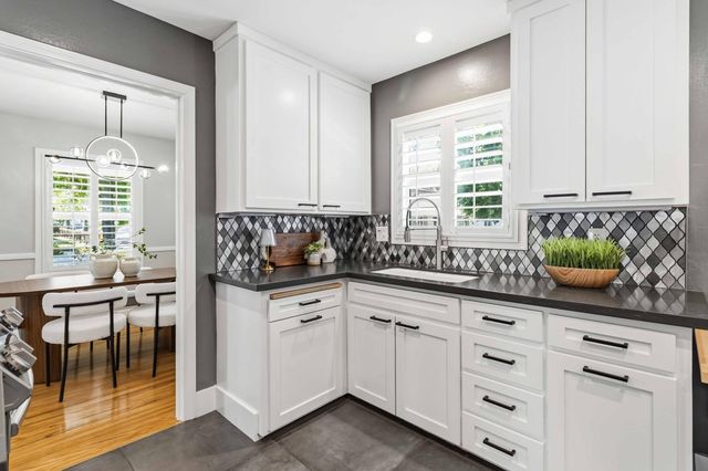 4913 Helen Way, Sacramento, CA 95822