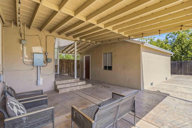 4913 Helen Way, Sacramento, CA 95822