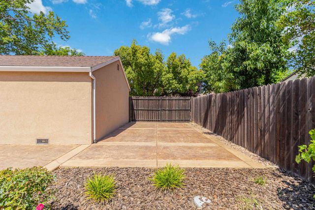 4913 Helen Way, Sacramento, CA 95822
