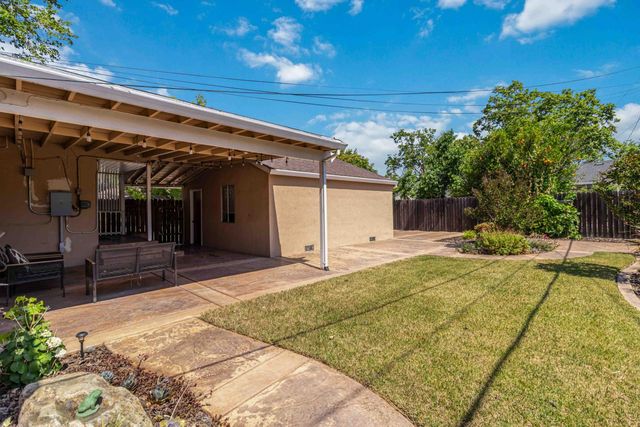 4913 Helen Way, Sacramento, CA 95822