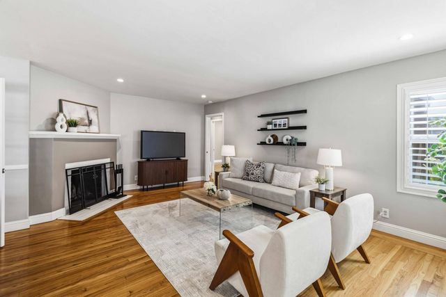 4913 Helen Way, Sacramento, CA 95822