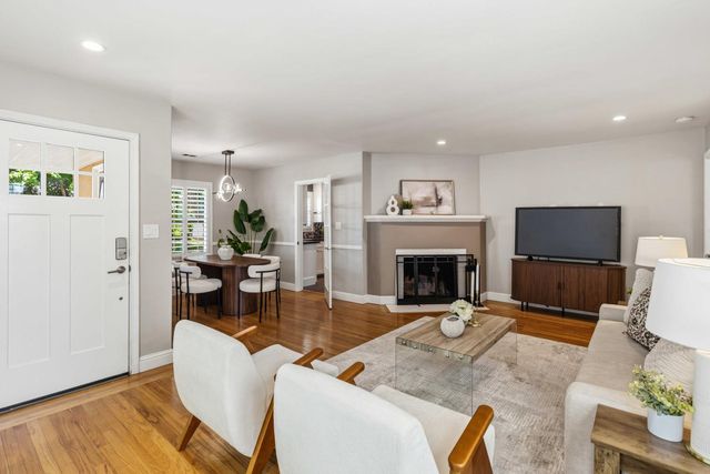 4913 Helen Way, Sacramento, CA 95822