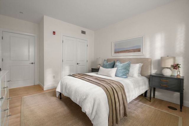 99 Crowninshield Rd 99, Brookline, MA 02446