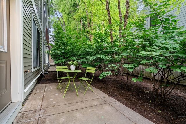 99 Crowninshield Rd 99, Brookline, MA 02446