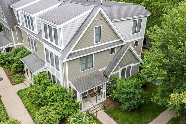 99 Crowninshield Rd 99, Brookline, MA 02446