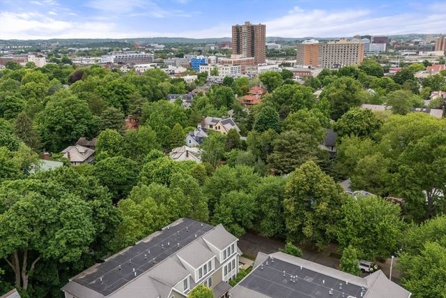 99 Crowninshield Rd 99, Brookline, MA 02446