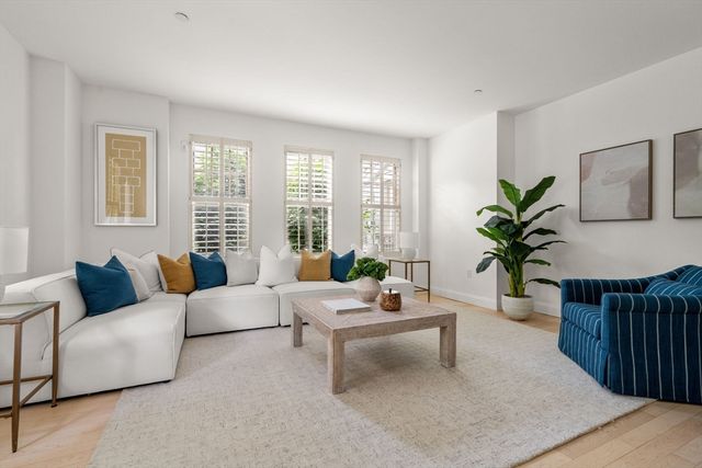 99 Crowninshield Rd 99, Brookline, MA 02446