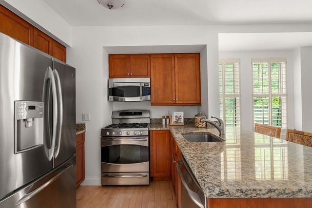 99 Crowninshield Rd 99, Brookline, MA 02446