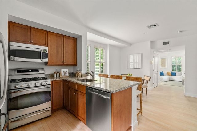 99 Crowninshield Rd 99, Brookline, MA 02446