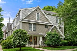 99 Crowninshield Rd 99, Brookline, MA 02446
