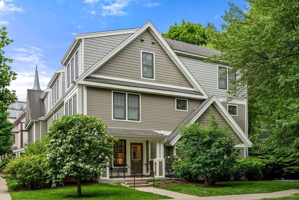 99 Crowninshield Rd 99, Brookline, MA 02446