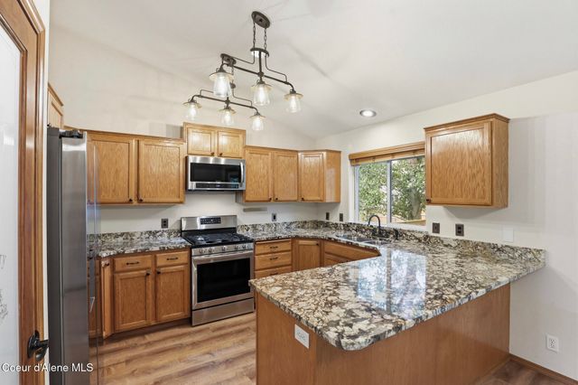 8845 N Davis Cir, Hayden, ID 83835