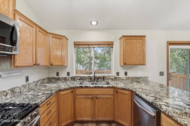 8845 N Davis Cir, Hayden, ID 83835