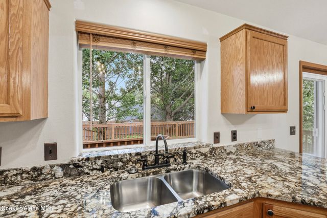 8845 N Davis Cir, Hayden, ID 83835