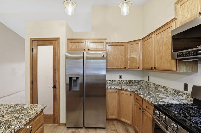 8845 N Davis Cir, Hayden, ID 83835