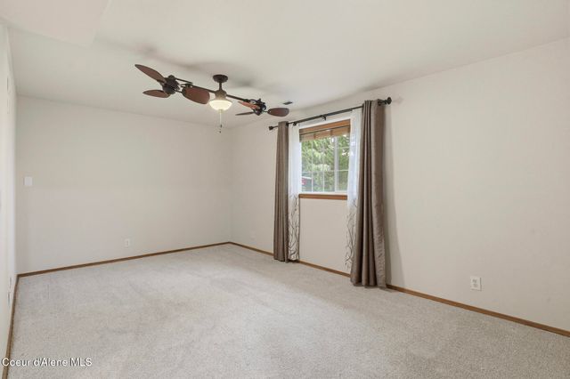 8845 N Davis Cir, Hayden, ID 83835