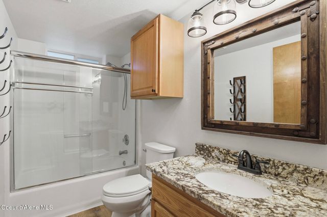 8845 N Davis Cir, Hayden, ID 83835
