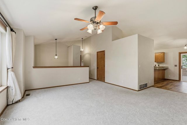 8845 N Davis Cir, Hayden, ID 83835