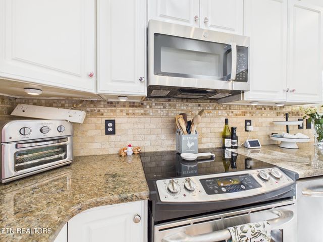 3287 W Town Creek Rd, Lenoir City, TN 37771