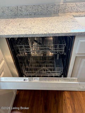 4815 Red Dawn Dr, Louisville, KY 40216