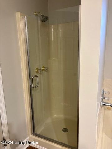 4815 Red Dawn Dr, Louisville, KY 40216