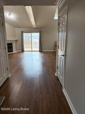 4815 Red Dawn Dr, Louisville, KY 40216