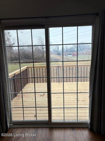 4815 Red Dawn Dr, Louisville, KY 40216