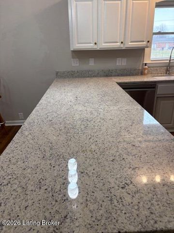 4815 Red Dawn Dr, Louisville, KY 40216