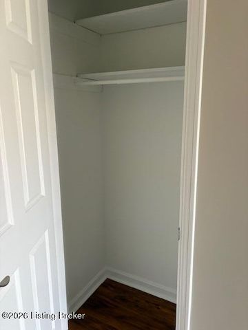 4815 Red Dawn Dr, Louisville, KY 40216