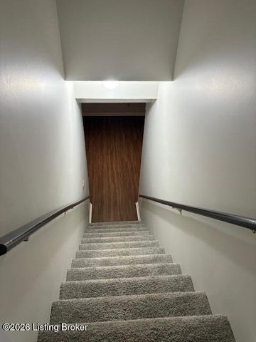 4815 Red Dawn Dr, Louisville, KY 40216