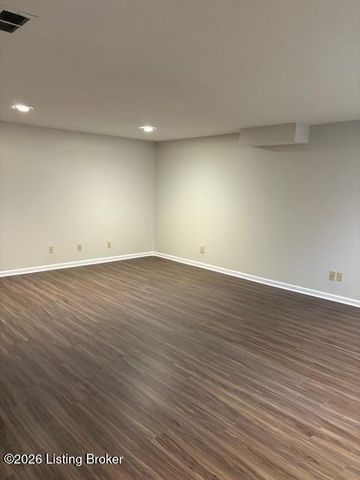 4815 Red Dawn Dr, Louisville, KY 40216