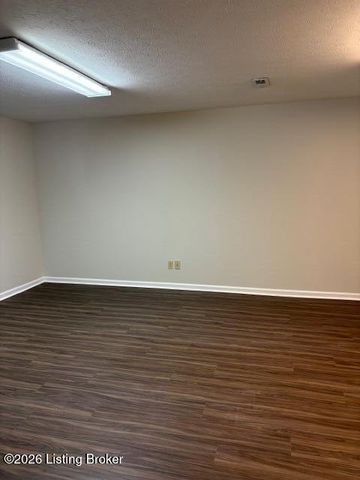 4815 Red Dawn Dr, Louisville, KY 40216