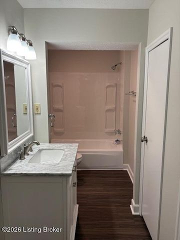 4815 Red Dawn Dr, Louisville, KY 40216