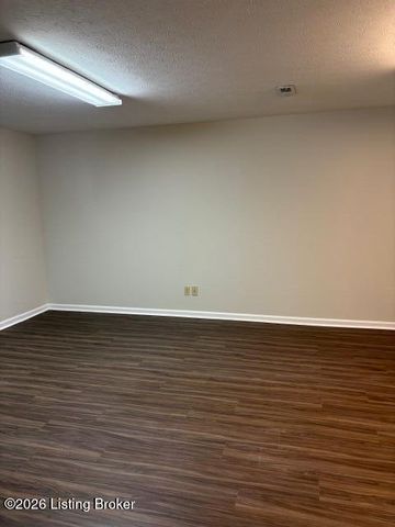 4815 Red Dawn Dr, Louisville, KY 40216