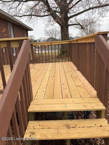 4815 Red Dawn Dr, Louisville, KY 40216