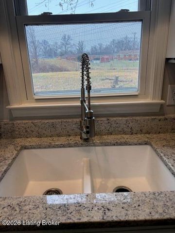 4815 Red Dawn Dr, Louisville, KY 40216