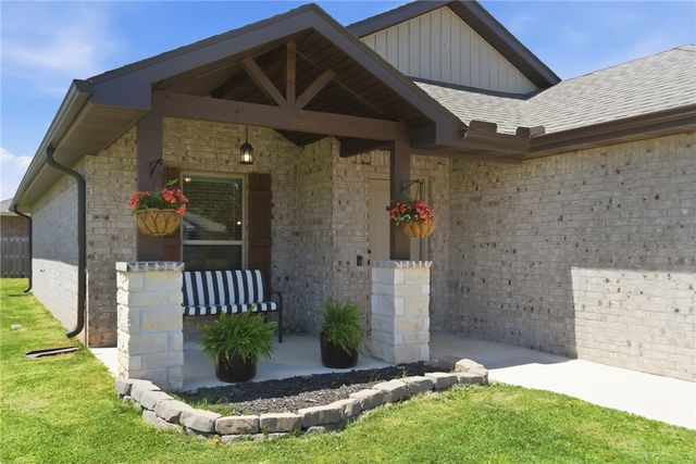 5905 NW Grant Street, Bentonville, AR 72713