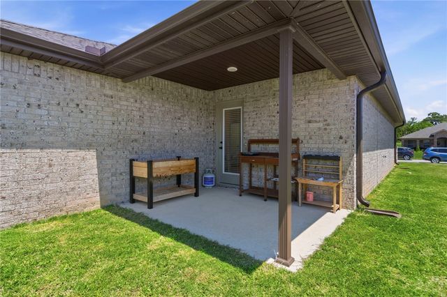 5905 NW Grant Street, Bentonville, AR 72713