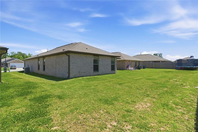 5905 NW Grant Street, Bentonville, AR 72713