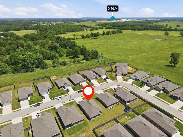 5905 NW Grant Street, Bentonville, AR 72713