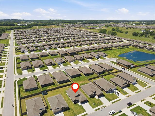 5905 NW Grant Street, Bentonville, AR 72713